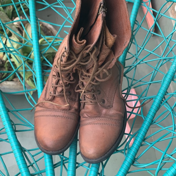 STEVE MADDEN BOOTS: red/deep pink color. stylish with laces; wear with zips - Picture 10 of 15